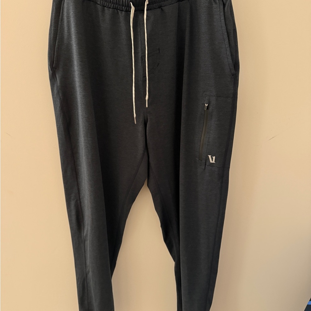 Men’s Navy Vuori Joggers Size L